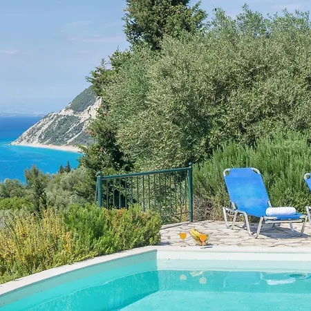 Sleeps 6 With Pool And Air Con