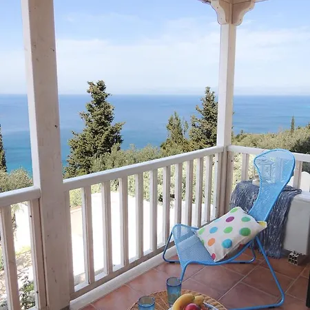 Sleeps 6 With Pool And Air Con