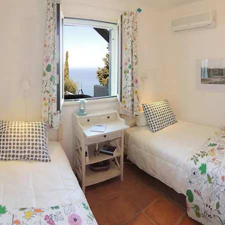 וילה Sleeps 6 With Pool And Air Con