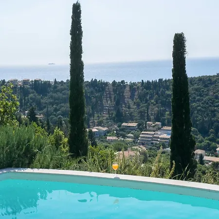 Sleeps 6 With Pool And Air Con וילה