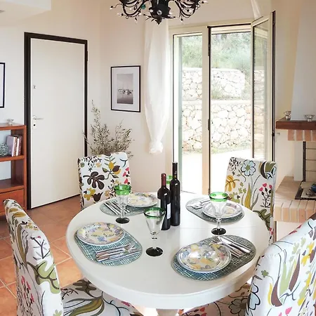 Sleeps 6 With Pool And Air Con Áyios Nikítas